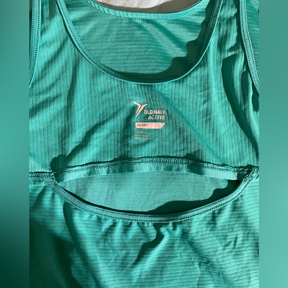 Woman’s Loose-Fitting Open-Back Sporty Tank Top - Picture 5 of 6